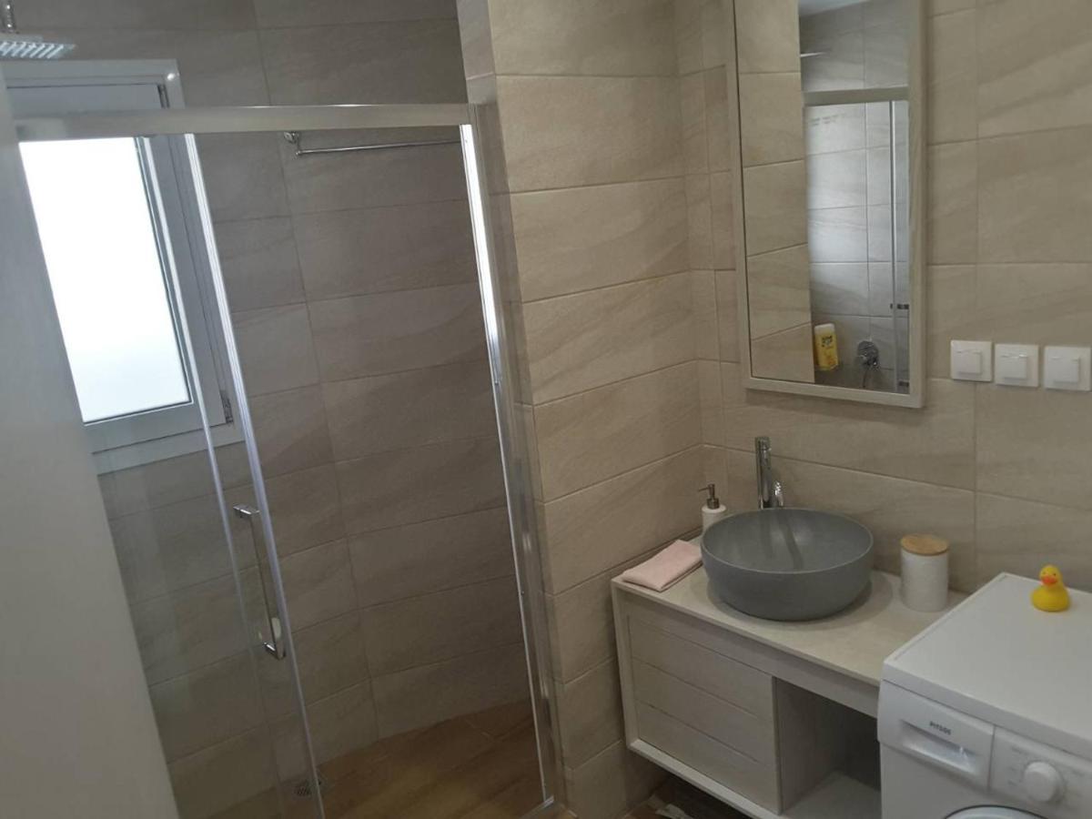 Seaview Apartment In Theheart Of Loutraki Extérieur photo