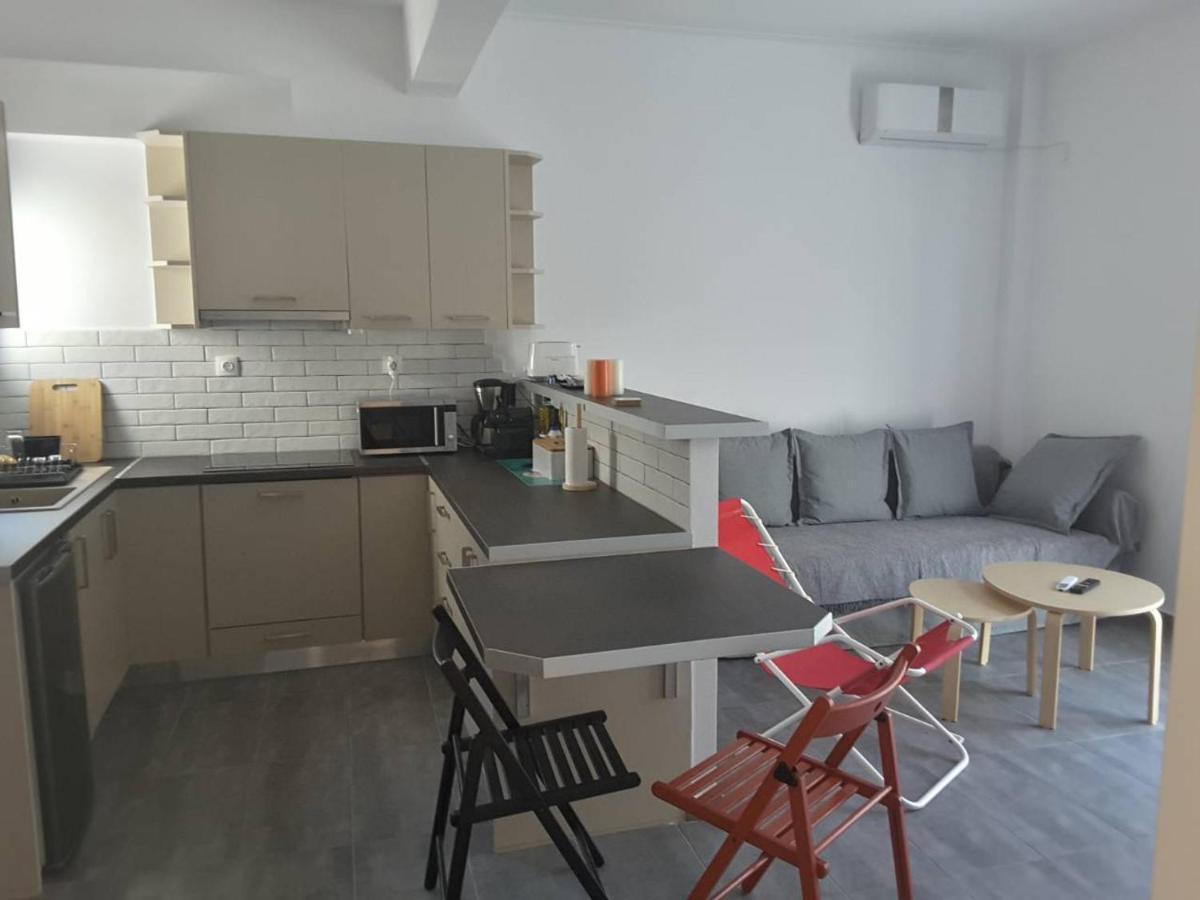 Seaview Apartment In Theheart Of Loutraki Extérieur photo